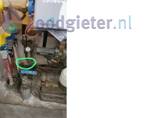 Loodgieter Lekkage meterkast Lekkende waterleiding in de meterkast