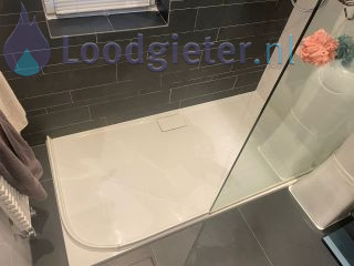 Loodgieter Lekkage douche Lekkage rondom douchebak