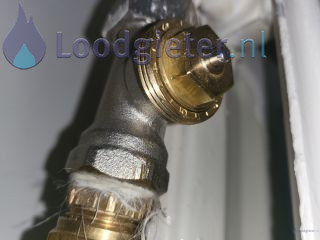 Loodgieter Verwarming Verwarmingsknoppen monteren