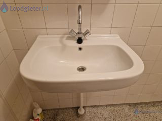 Loodgieter Kraan monteren Loshalen oude wasbak