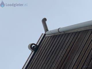 Loodgieter Regenpijp aanleggen regenpijp los