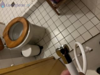 Loodgieter Loodgieterswerk Afsluiter plaatsen tussen leiding en doucheslang
