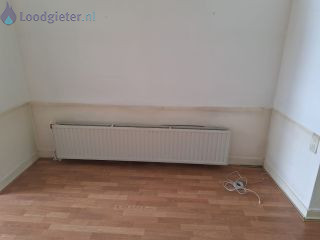 Loodgieter Wastafel Wastafel in meubel verwijderen en afsluiten en radiator laten verwijderen.