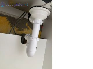 Loodgieter Afvoer aanleggen aansluiting toevoer en afvoer