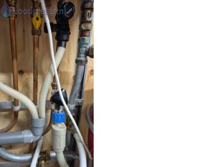 Loodgieter CV Lekkage Inlaatcombinatie van de CV ketel lekt