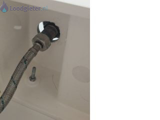 Loodgieter wastafelkraan vervangen Een afvoer die niet naar behoren werkt